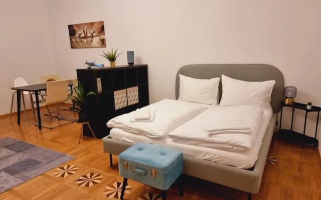 Sissi Royal Suite - Inner City 4 bedroom apartment