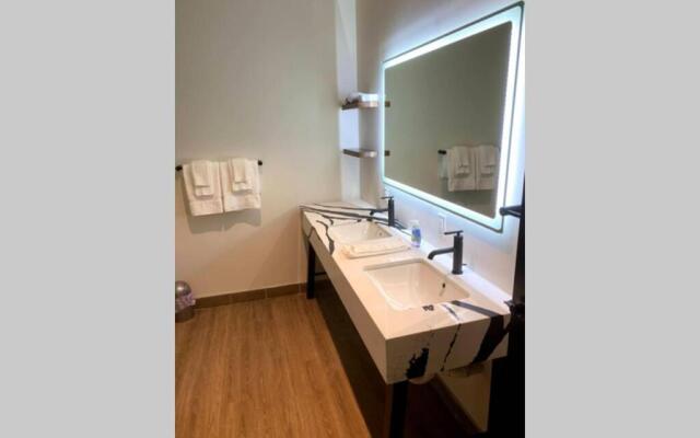 3E-Spacious close to PITT/CMU/Carlow, Sleeps 4