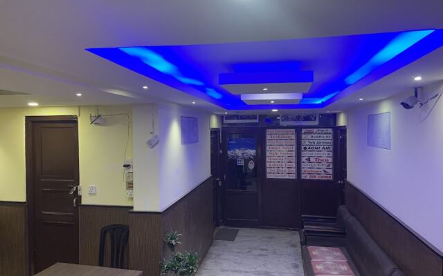 Everest Mount Holiday