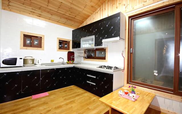 Yangyang Mori-ui-eondeok Pension