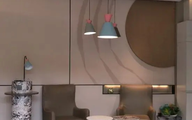 Homeinn · neo (Urumqi Medical University Bafloor Subway Station)