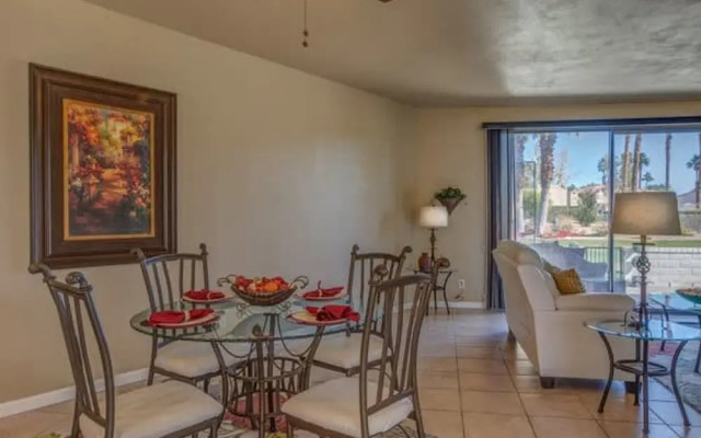 Stylish Condo With Golf Course Views