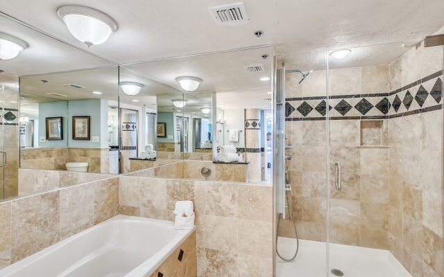 East Pass Towers 304 3 Bedroom Condo by RedAwning