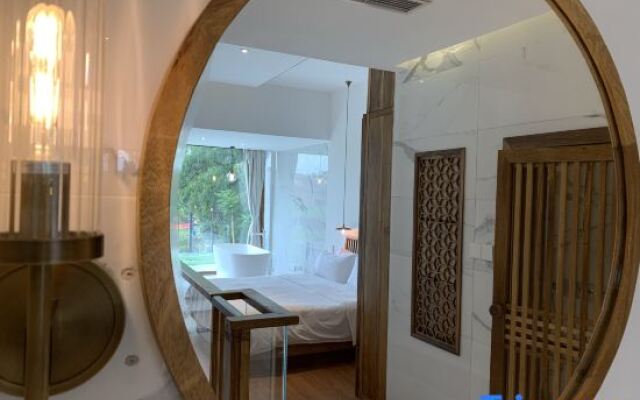 Xianyun Lakeside Hostel