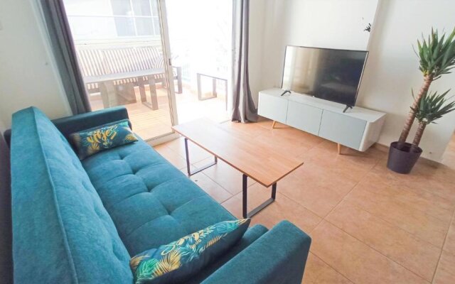 Luxury private rooms -SEA VIEW, NETFLIX, GYM- 5 Min from beach! - private room in shared apartment