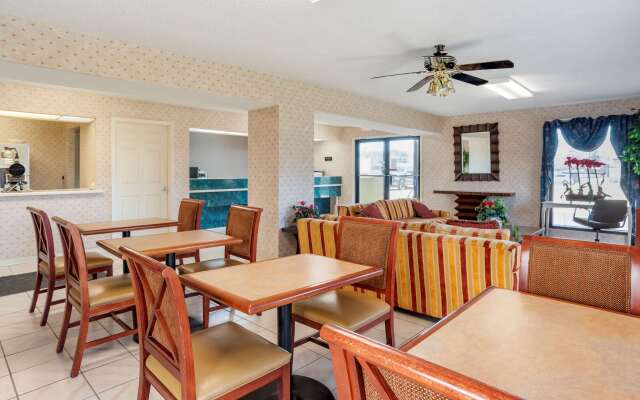 Econo Lodge Pearl