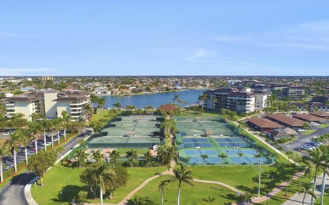 Ideal Beachfront Condo With Pool and two Balconies