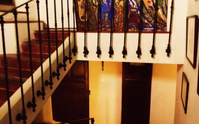 La Maison aux Volets Bleus