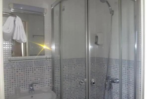 Rev'Hotel Coignières