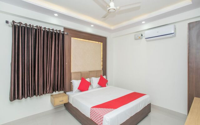 OYO 12544 Varcity Twin Towers