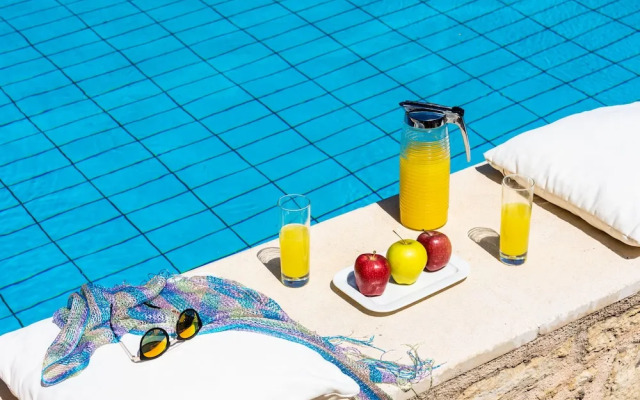 Petronikolis Traditional House