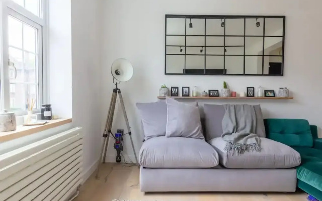 Ultra-modern 1 Bedroom in Angel With Balcony