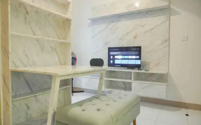 Homey and Well Furnished 2BR Tokyo Riverside PIK 2 Apartment By Travelio – Guest Rooms – Jakarta