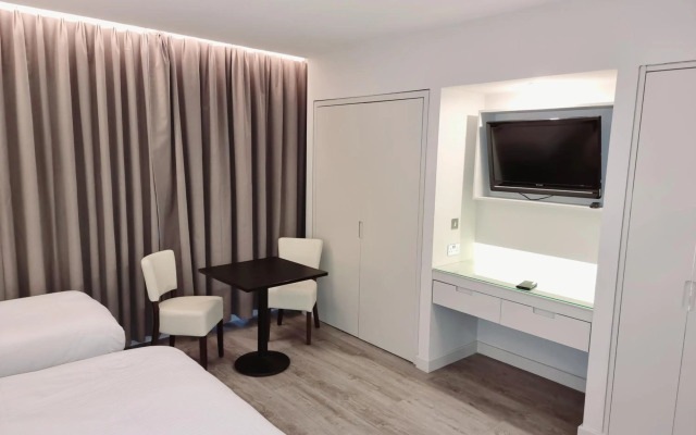 Axiom Park Hotel