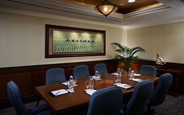 Sule Shangri-La, Yangon