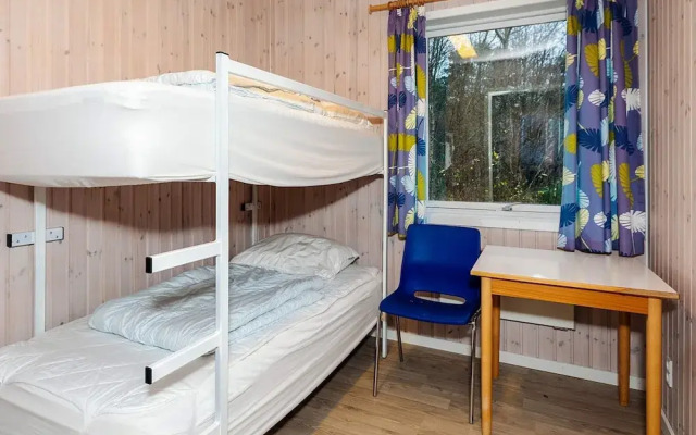 Holiday Home With Shared Bathroom, Kitchen