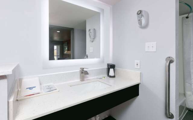 Howard Johnson by Wyndham San Marcos