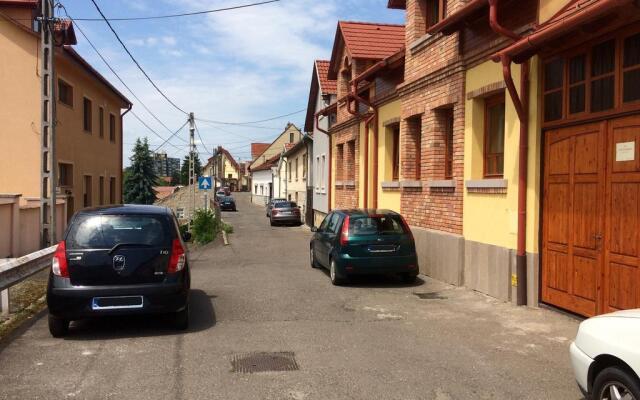 Holló Guesthouse , Vendégház Eger