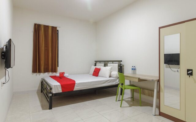 RedDoorz Syariah near AP Pettarani 3