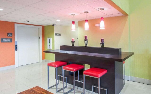 Comfort Inn & Suites Mansfield