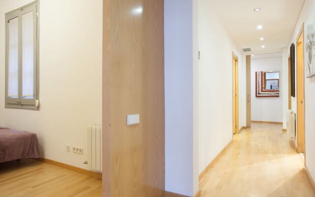 Akira Flats Urquinaona Centric apartment