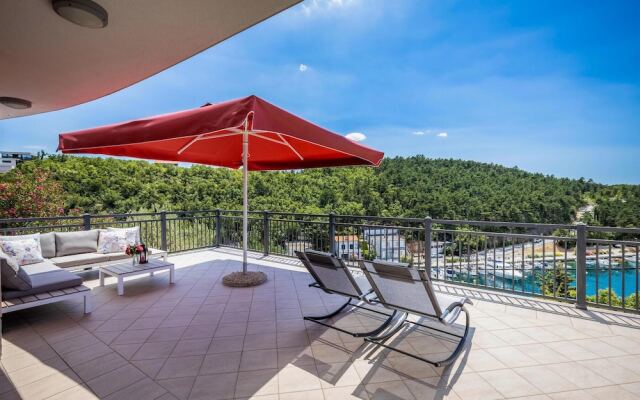 Stunning Home in Jadranovo With 5 Bedrooms, Jacuzzi and Wifi