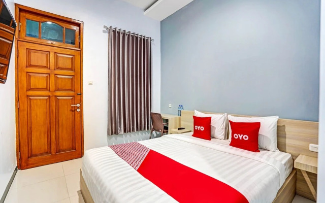 OYO Titik Koma Guest House