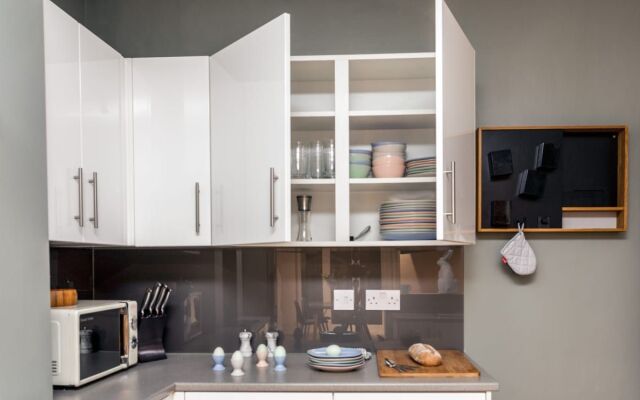 The Modern Classic - Contemporary & Elegant 3bdr Home