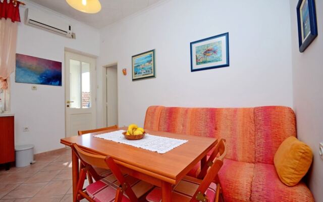 A1 - apt With Terrace, Best Location in Supetar