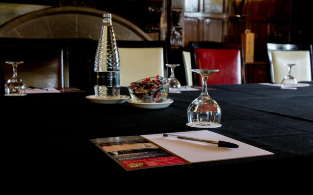 Rogerthorpe Manor Hotel