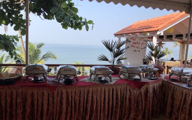 Alcove Beach Resort
