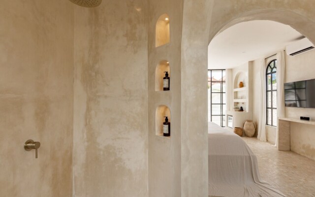 Luxe & Unique Honeymoon Bocami Suites-1 By Azure