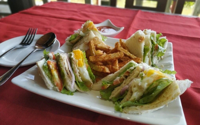 Moe Yun Gyi Wetlands Resort