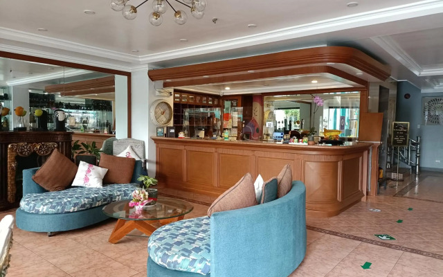 Golden Pine Hotel
