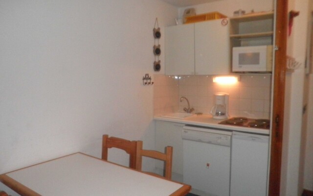 Lou Services Apartment M2-112 LSI 001