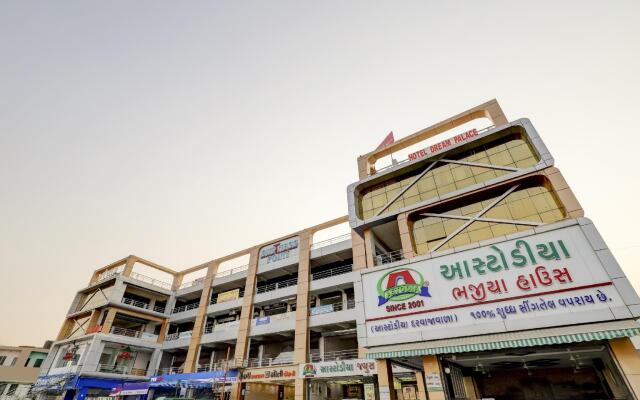 OYO 66904 Hotel Laxmi Villa