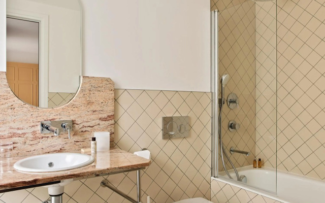 New Hotel Lafayette