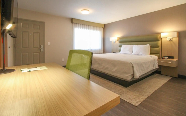 GreenTree Pasadena Inn
