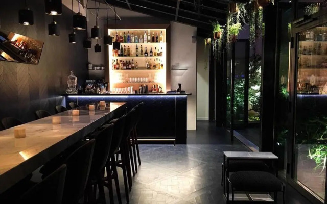 Perpetual Élysée Montaigne