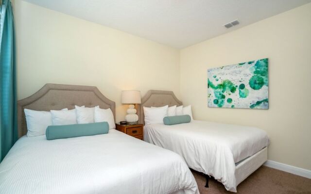 Family Friendly 8 Bed Villa with Pool & Spa