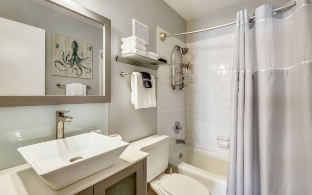 Holiday Surf & Racquet 402 2 Bedroom Condo by RedAwning