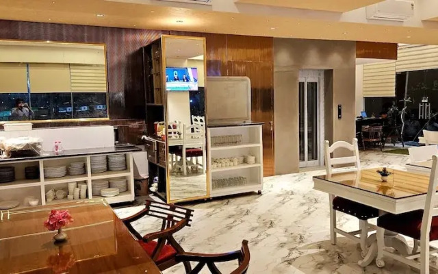 White Maple Hotel