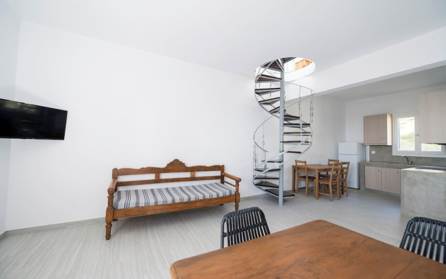 Family House for 5 by Tinosstay