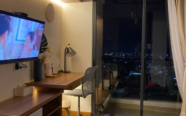 Skystory.inn warm and cozy studio @Skyhouse BSD