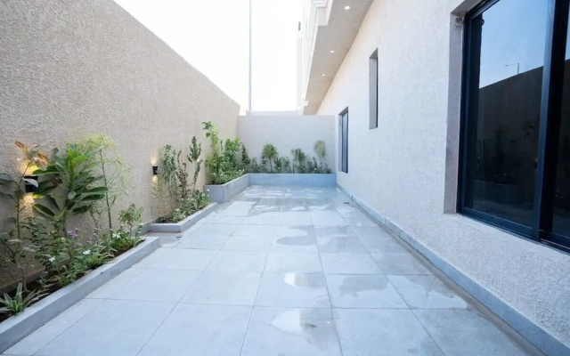 Three Bedroom Trendy Apartment in Qurtoba
