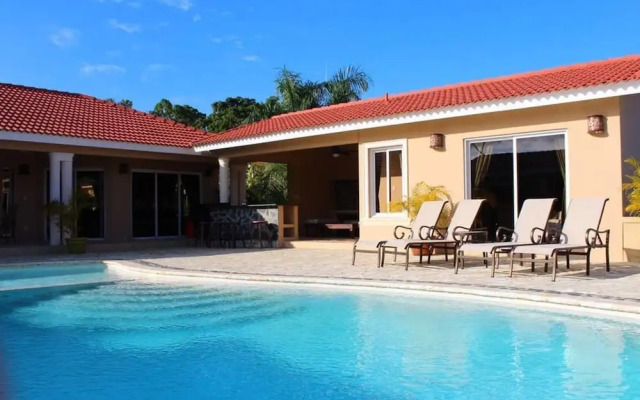 Elegant and Private 4 Bedroom Villa