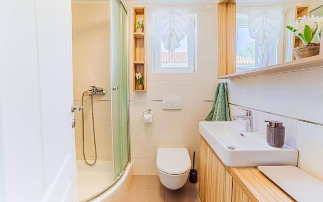 Beautiful Home in Klimno With Wifi and 2 Bedrooms