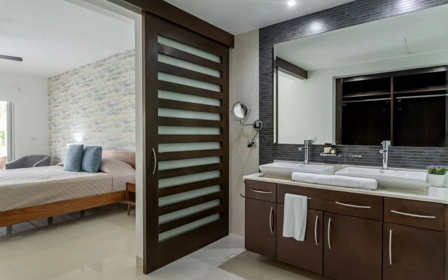 Z Casa Gardenia 2 Bedroom Condo by Redawning