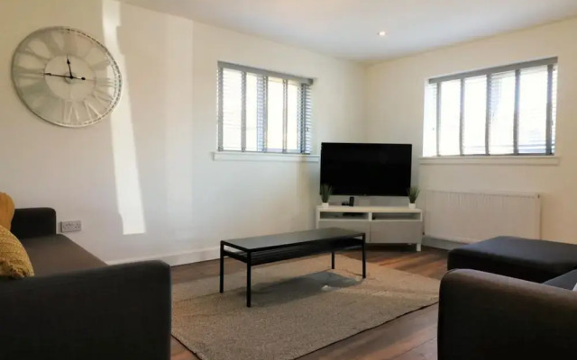 Railway House 5 bed - Maryhill