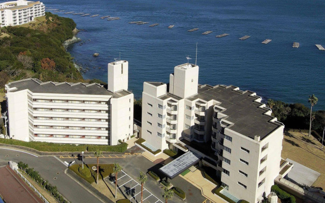 Wisterian Life Club Toba